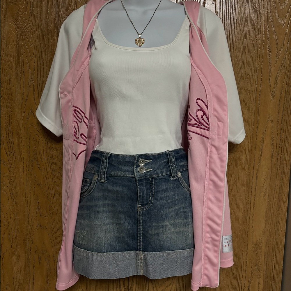 Genuine merchandise woman’s pink and white cubs jersey